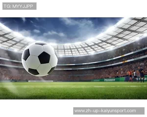 纯白的足球在绿茵场上舞动梦想与激情的旋律